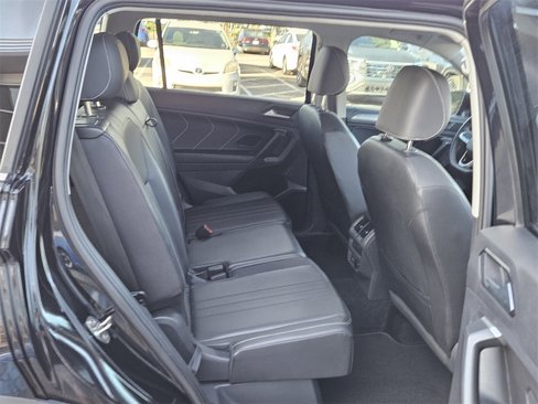 Used 2023 Volkswagen Tiguan SE image 18