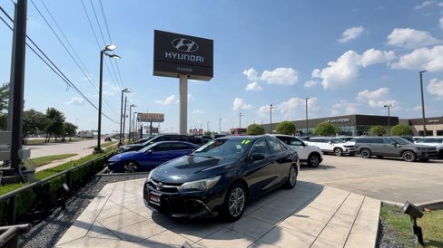 Used 2017 Toyota Camry image 9