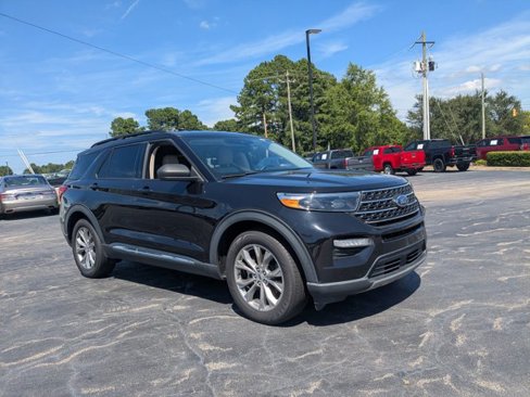 Certified 2022 Ford Explorer XLT w/ Equipment Group 202A image 1