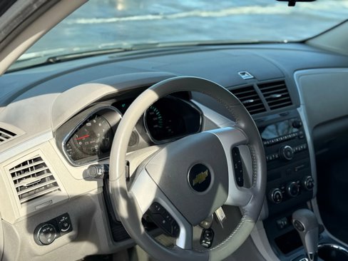 Used 2011 Chevrolet Traverse LS image 28