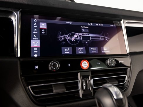 Certified 2025 Porsche Macan image 20