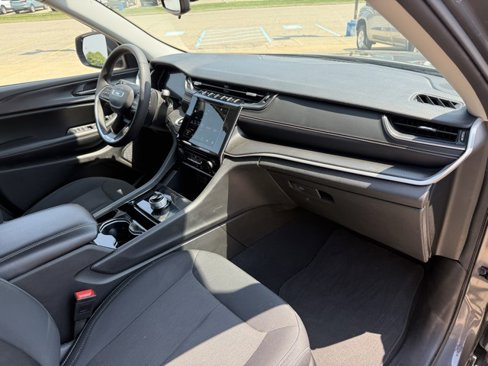 Used 2023 Jeep Grand Cherokee L Laredo image 29