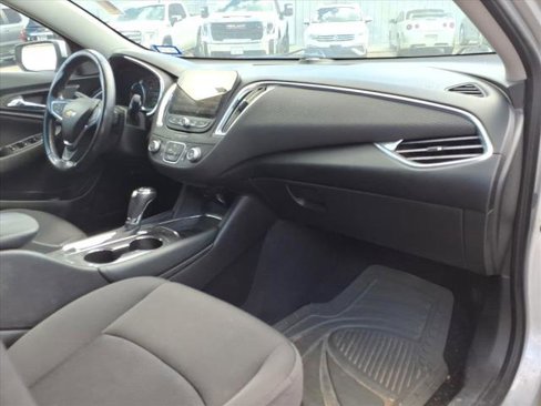 Used 2018 Chevrolet Malibu LT image 12