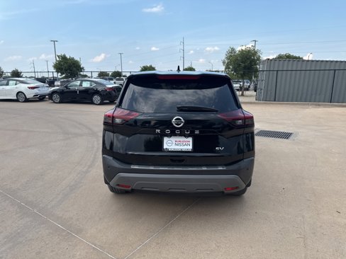 Used 2021 Nissan Rogue SV image 4