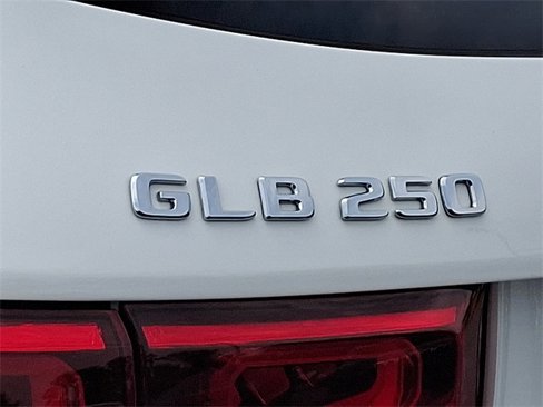Used 2022 Mercedes-Benz GLB 250 4MATIC image 31