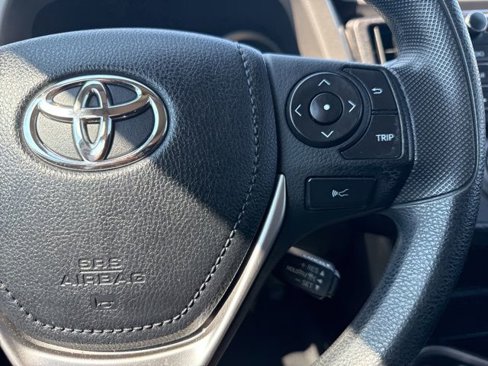 Used 2018 Toyota RAV4 LE image 20