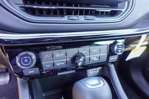 New 2025 Jeep Compass Latitude w/ Altitude Special Edition image 19