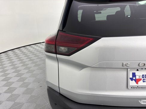 Used 2023 Nissan Rogue SV image 12