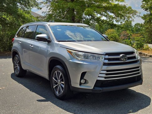 Used 2018 Toyota Highlander XLE image 3