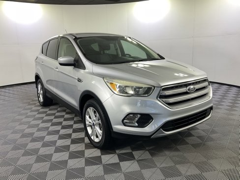 Used 2017 Ford Escape SE image 3