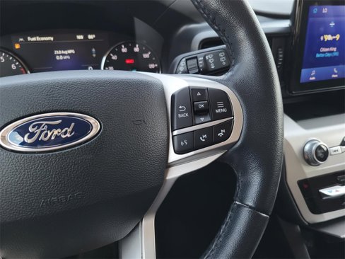 Used 2022 Ford Explorer XLT image 19
