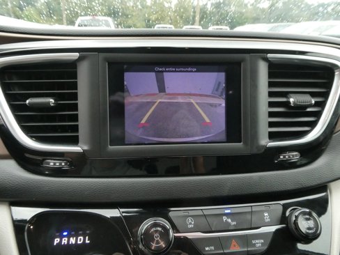 Used 2018 Chrysler Pacifica Touring-L image 21