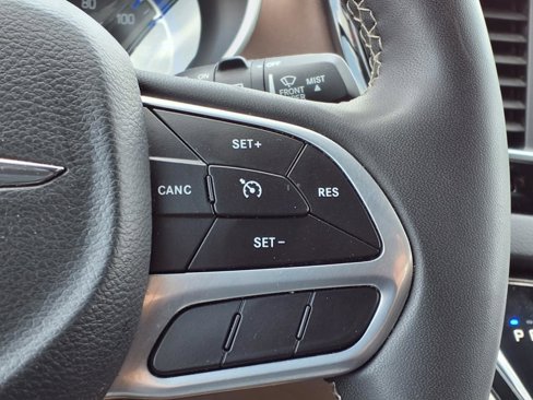 Used 2023 Chrysler Voyager LX image 23