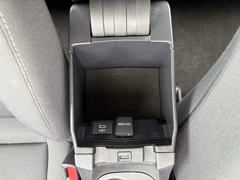 Used 2023 Toyota Corolla LE image 34