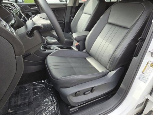 Used 2022 Volkswagen Tiguan SE image 8
