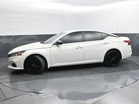 Used 2022 Nissan Altima 2.5 SR image 2