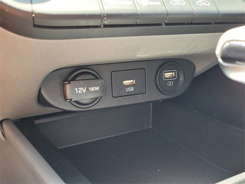 Used 2023 Hyundai Elantra SEL image 28