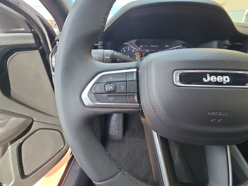 Used 2023 Jeep Compass Altitude image 13