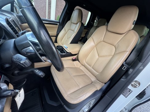 Used 2016 Porsche Cayenne image 18