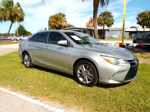 Used 2017 Toyota Camry SE image 2