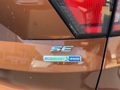 Used 2017 Ford Escape SE w/ Equipment Group 201A image 9