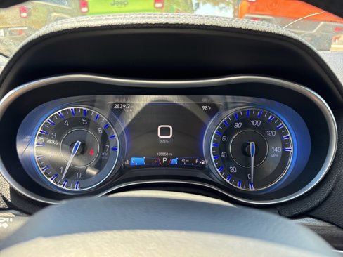 Used 2015 Chrysler 300 Limited image 30