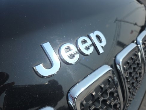 Used 2019 Jeep Cherokee Latitude Plus w/ Comfort/Convenience Group image 57