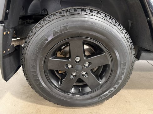Used 2015 Jeep Wrangler Unlimited Sahara image 32