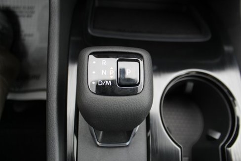 Used 2024 Nissan Rogue S image 21