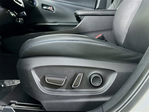 Used 2017 Toyota Prius Four Touring image 19