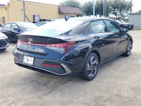 New 2025 Hyundai Elantra Sport image 3