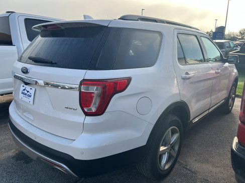 Used 2016 Ford Explorer XLT w/ Equipment Group 202A image 2