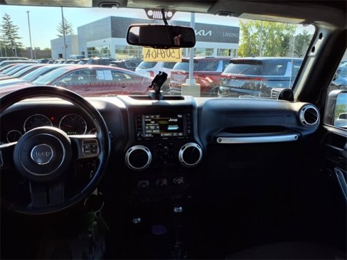 Used 2014 Jeep Wrangler Unlimited Rubicon w/ Connectivity Group image 15