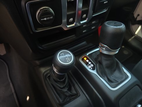 Used 2019 Jeep Wrangler Sport image 18