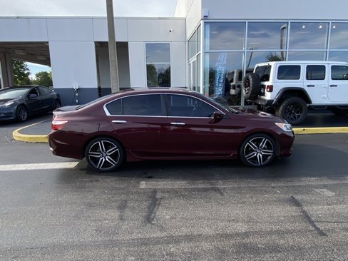 Used 2017 Honda Accord Sport image 9