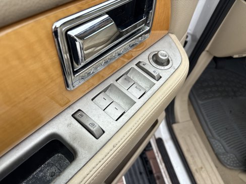 Used 2009 Lincoln Navigator 4WD image 15