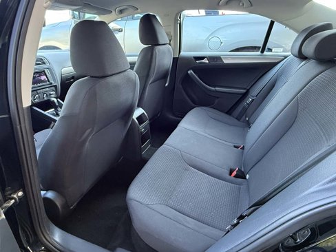 Used 2016 Volkswagen Jetta SE image 4