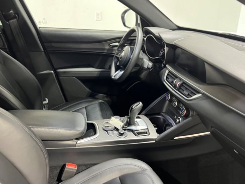 Used 2022 Alfa Romeo Stelvio Ti image 41