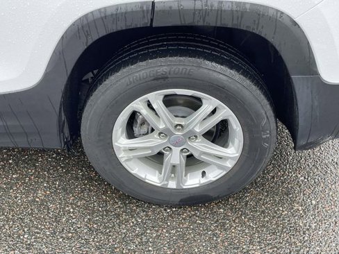 Used 2023 GMC Terrain SLE w/ Driver Convenience Package image 11