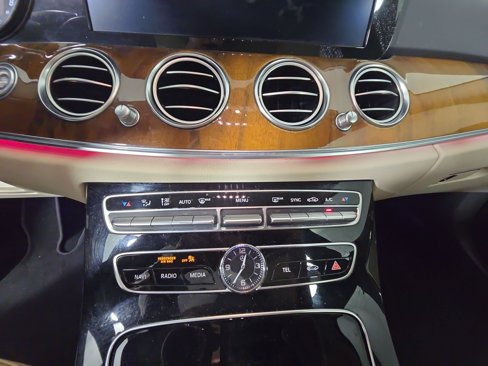 Used 2018 Mercedes-Benz E 300 image 23