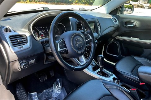 Used 2020 Jeep Compass Latitude image 16