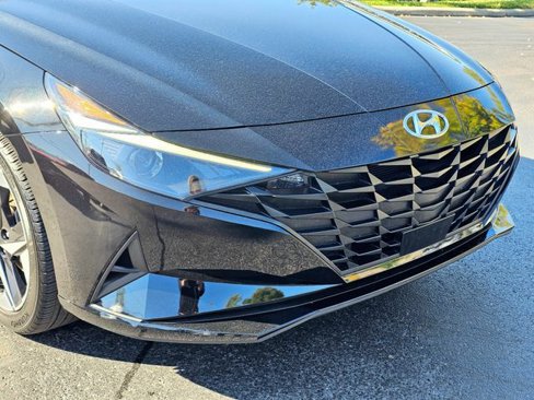 Used 2023 Hyundai Elantra SEL w/ Convenience Package image 3