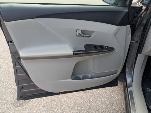 Used 2014 Toyota Venza LE image 12