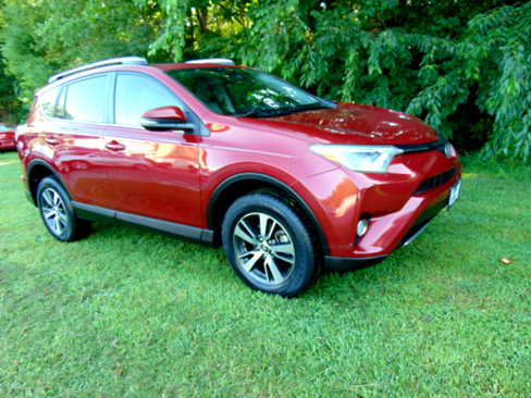 Used 2018 Toyota RAV4 XLE image 30