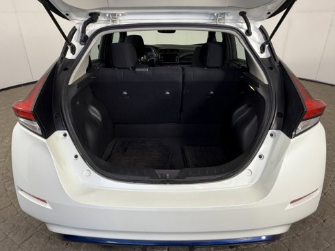 Used 2018 Nissan Leaf SV image 8