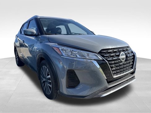Used 2023 Nissan Kicks SV image 3