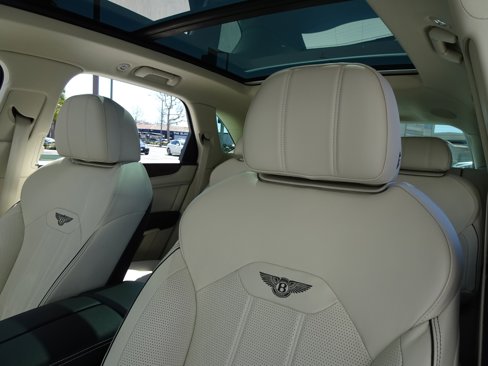 Used 2021 Bentley Bentayga image 15