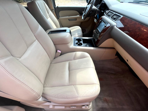Used 2014 Chevrolet Suburban LT image 59