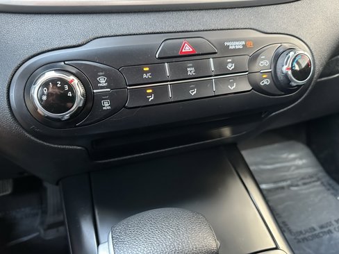 Used 2020 Kia Sorento AWD V6 image 24