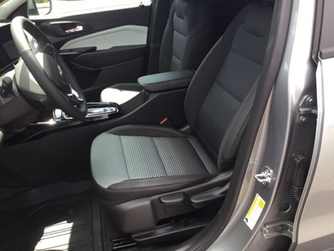 New 2025 Chevrolet Trax LT w/ Driver Confidence Package image 8